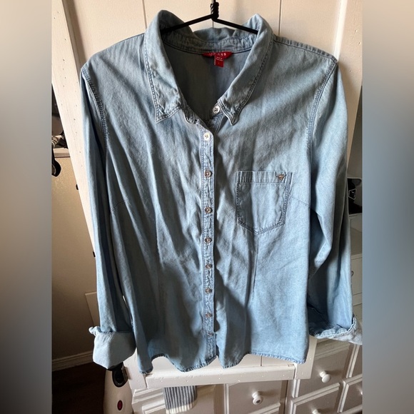 Guess denim lightweight Button Down Shirt - Picture 2 of 8